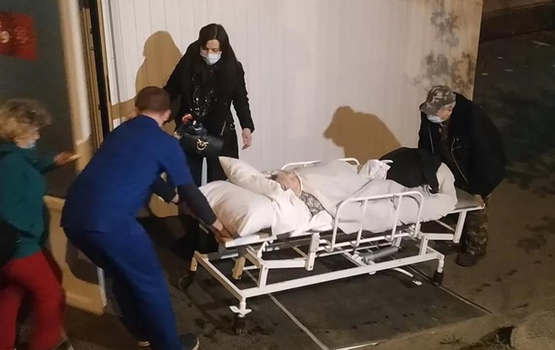 Очень злая шутка. Ночью из больницы Киева эвакуировали больных COVID-19 (ФОТО)