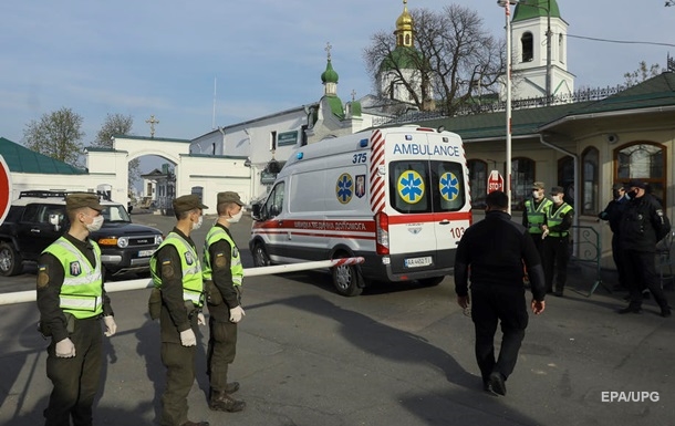 Ситуация в Лавре: за два часа приезжали четыре “скорые” (ВИДЕО)