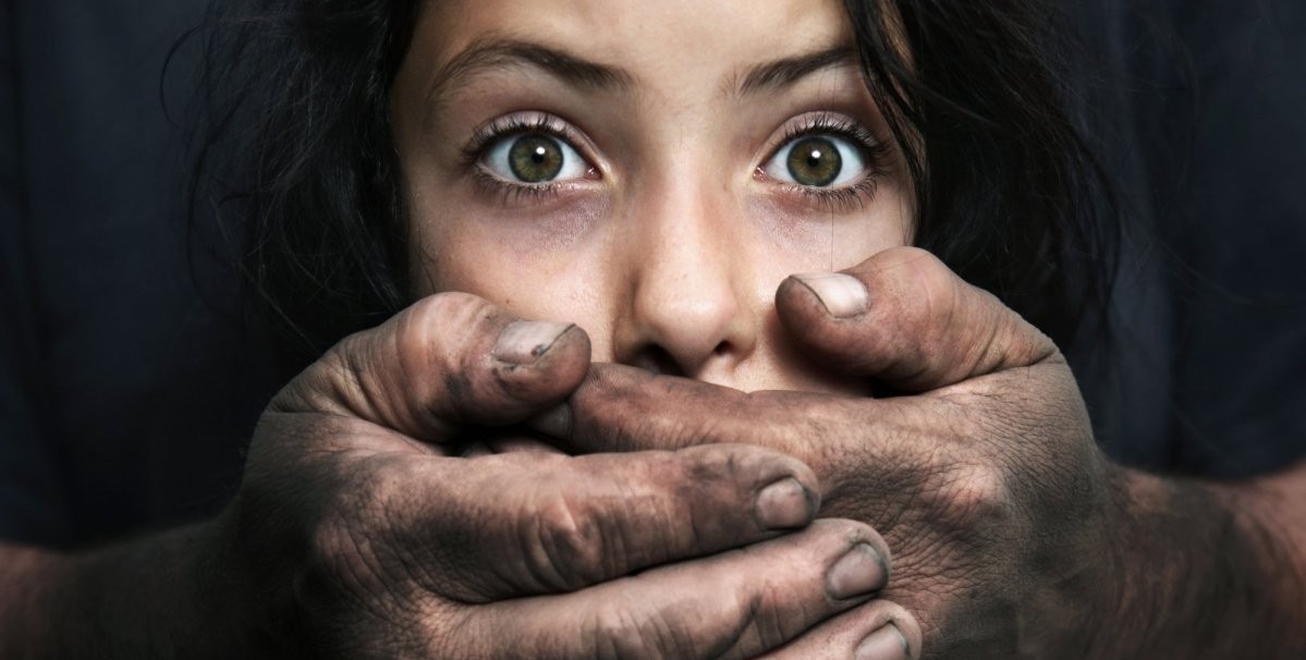 В Запорожской области на улице изнасиловали несовершеннолетнюю девушку