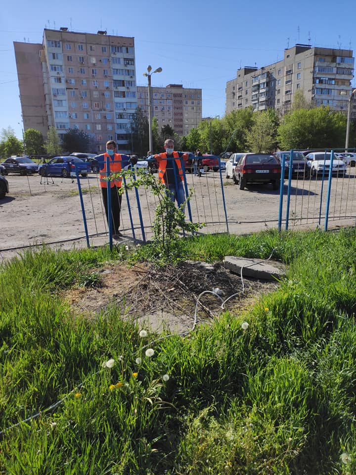 В Запорожье демонтировали незаконную автомобильную парковку (ФОТО)