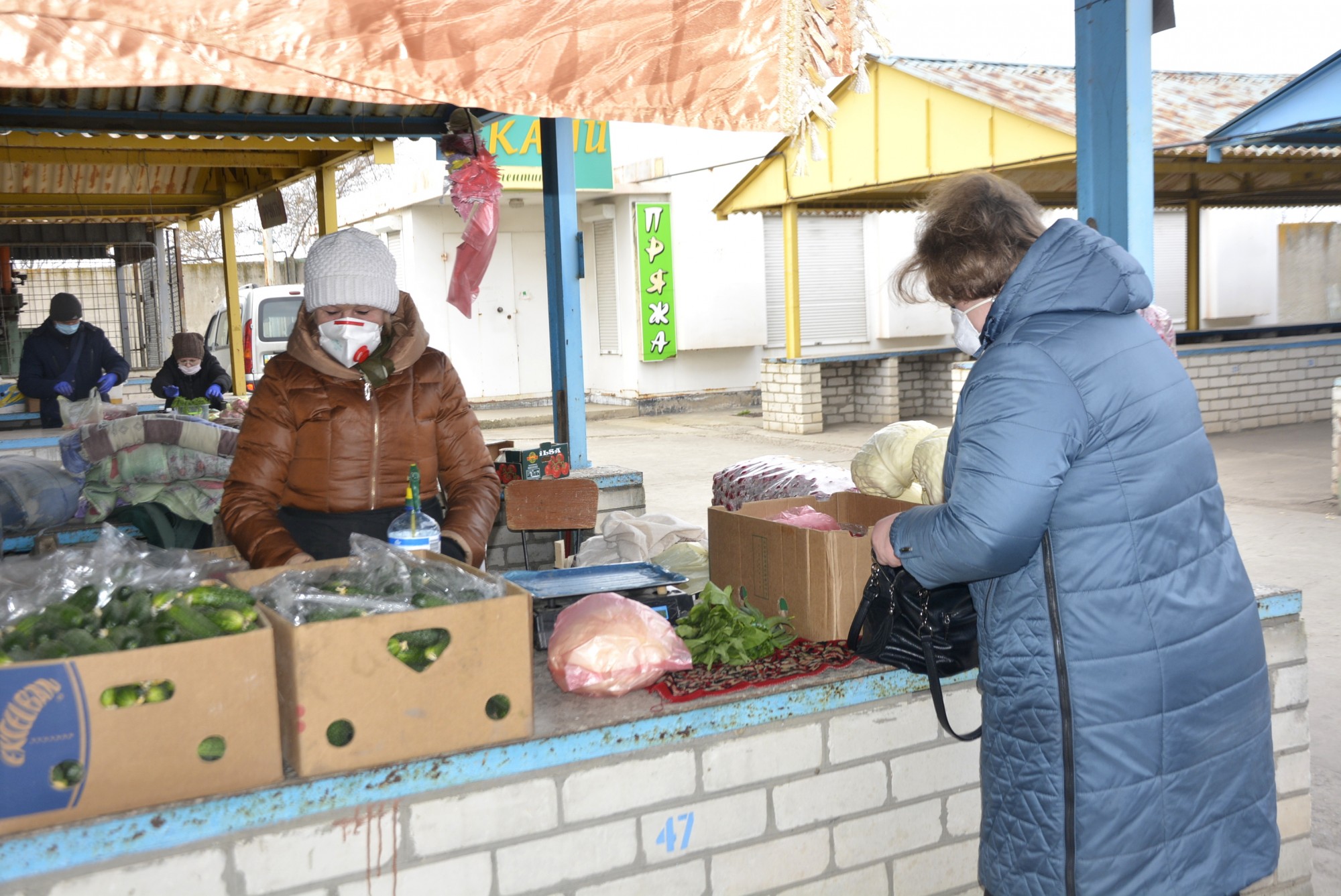 В городе Запорожской области открыли рынки, а въезд и выезд на майские будет ограничен