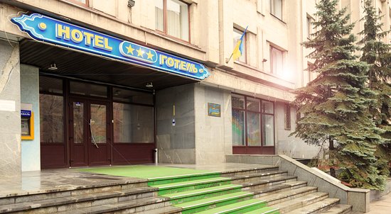 Эвакуированные жители обрушенного дома показали в каких условиях живут в запорожской гостинице (ФОТО)