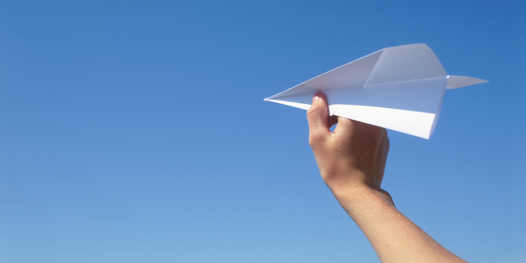 Запорожские школьники запустили огромный бумажный самолет с недостроенных мостов высотой в 55 метров (ФОТО, ВИДЕО)