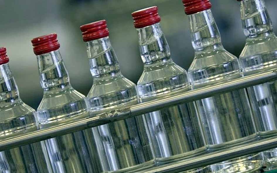 В Запорожской области в гаражах обнаружили более полторы тонны суррогатного алкоголя (ФОТО)