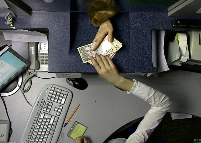 В Запорожье кассир банка “нагрела” на финансовых схемах около 900 тыс.гривен