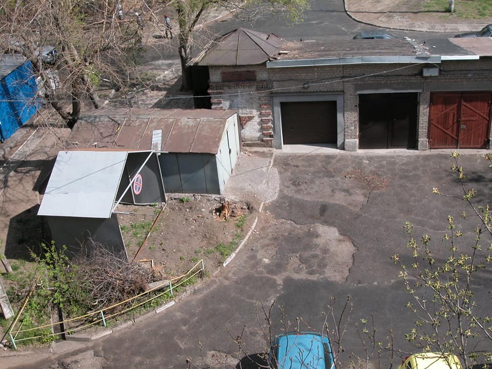 В Запорожье демонтировали незаконные гаражи: на их месте сделали зеленую зону (ФОТО)