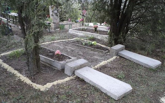 В Запорожской области разыскиваются родственники умерших, могилы которых разбил 13-летний вандал (ФОТО)