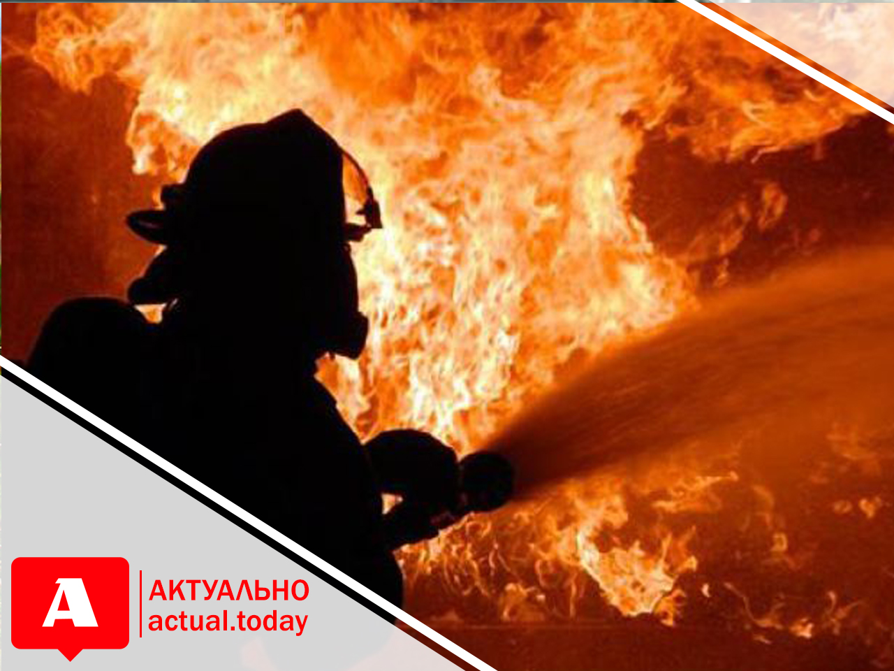 В Запорожье во время пожара спасатели спасли двух человек