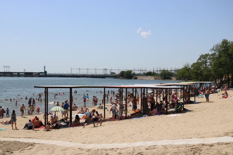 Где в Запорожье и области нашли отклонения в питьевой воде и на пляжах