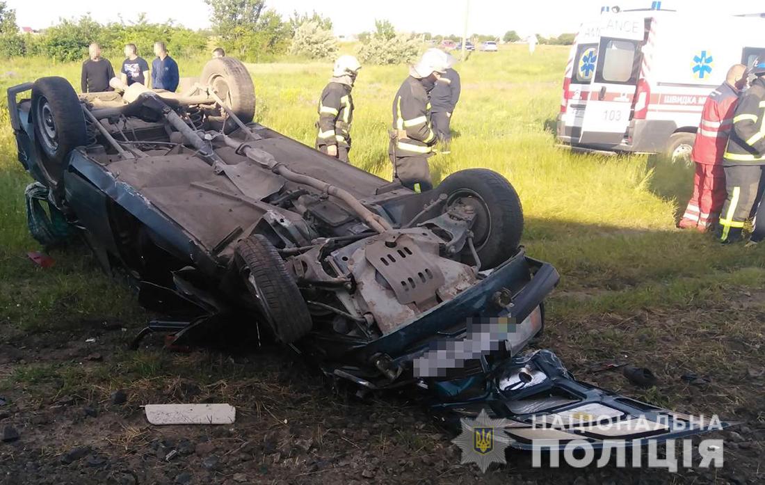 ОБНОВЛЕНО: в Запорожской области поезд сбил авто: погиб человек (ФОТО, ВИДЕО)