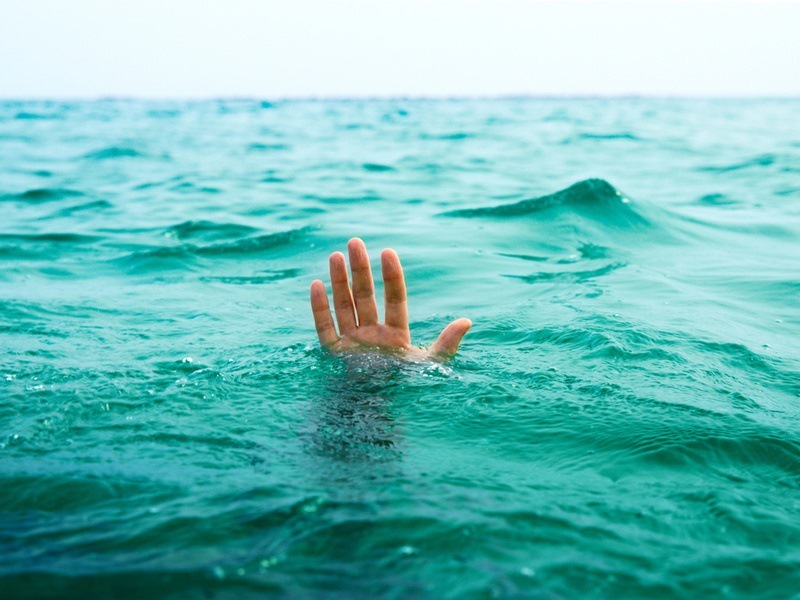 В Бердянске в районе центрального пляжа утонула женщина