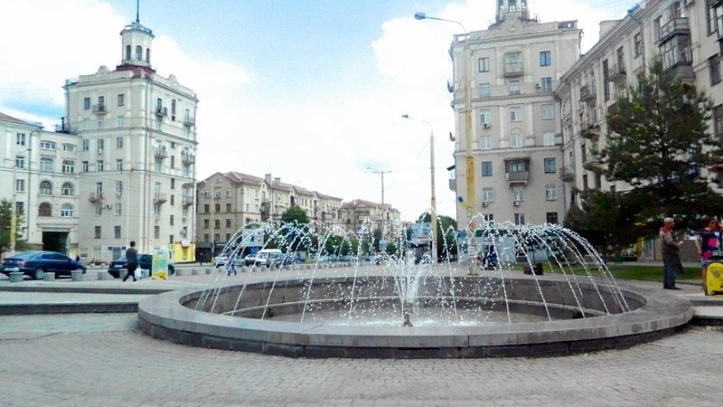 В Запорожье на площади Поляка вандалы похитили около 20 бронзовых форсунок с одного из фонтанов