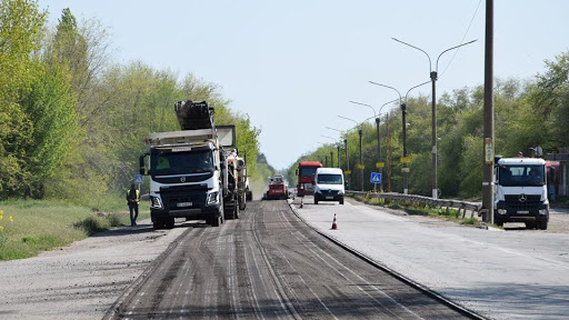 На ремонте запорожской трассы чиновники “отмыли” более полумиллиона гривен: их будут судить