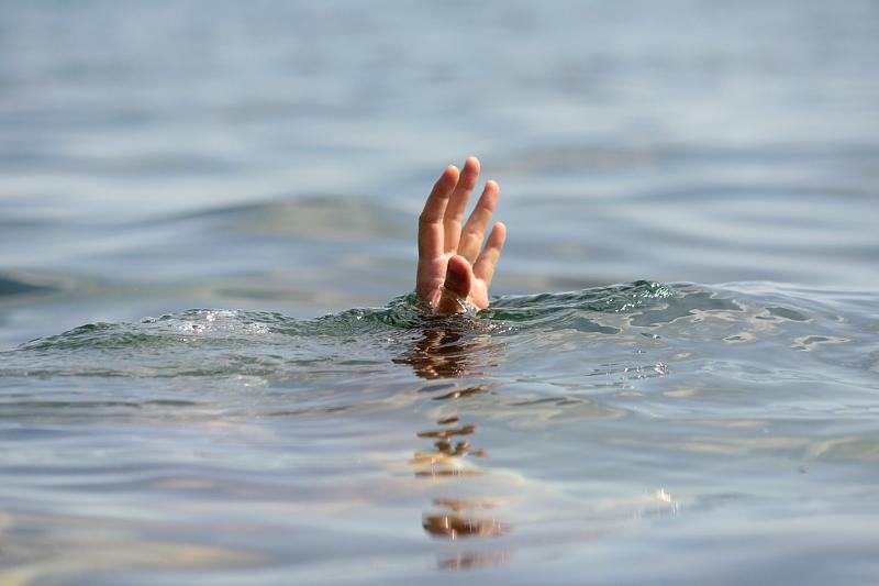 В озере запорожского КП «Дубовая роща» утонул мужчина