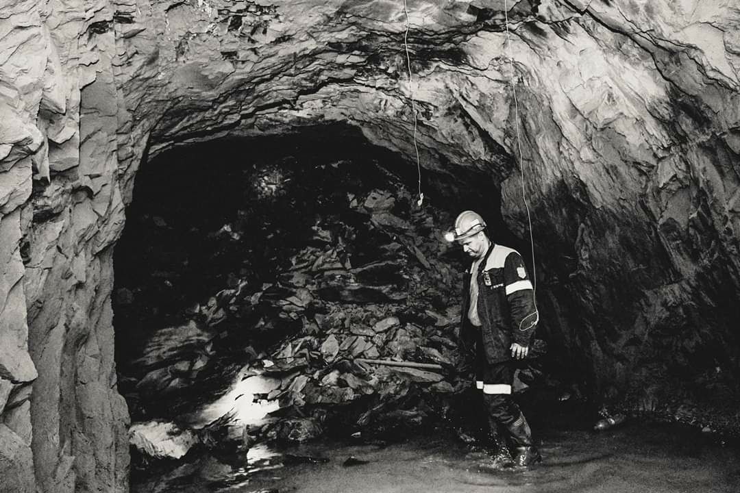 Запорожский фотограф опубликовал серию снимков работы шахтеров под землей (ФОТОРЕПОРТАЖ)