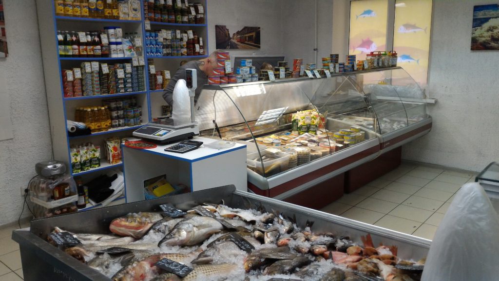 В Запорожье снесли рыбный МАФ (ФОТО)