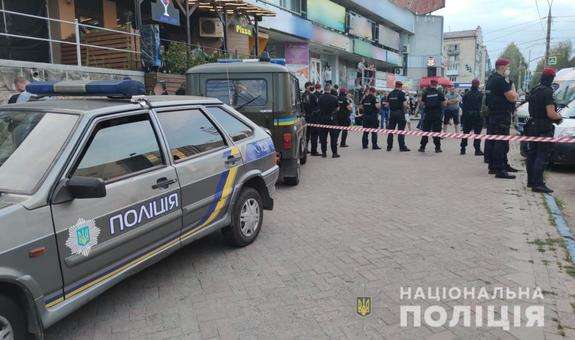 В Черновцах после драки посреди улицы застрелили мужчину (ВИДЕО)