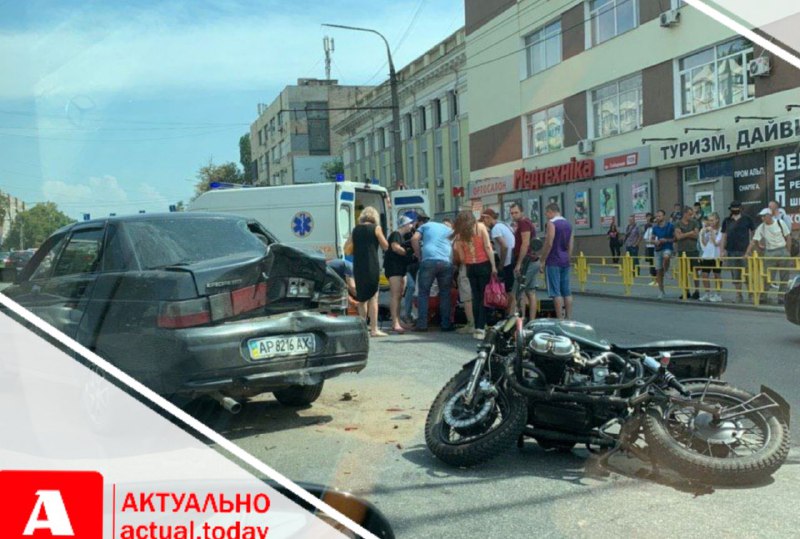 ОБНОВЛЕНО: В Запорожье на Пушкина произошло очередное ДТП при участии мотоциклиста (ФОТО, ВИДЕО)