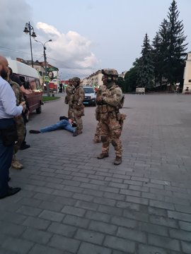 Луцкий террорист больше минуты ждал у автобуса пока его задержат правоохранители (ВИДЕО)