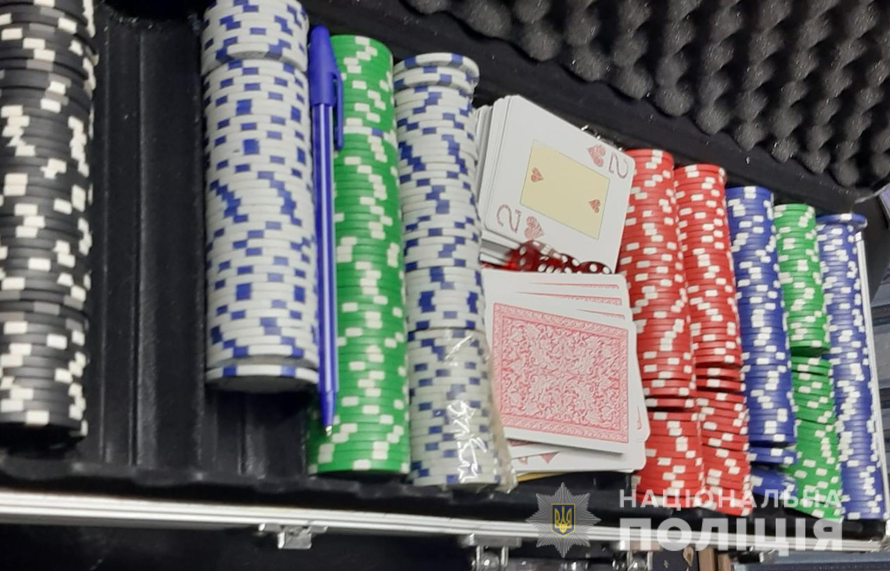 В Запорожской области в разгар игры “накрыли” подпольное казино (ФОТО, ВИДЕО)