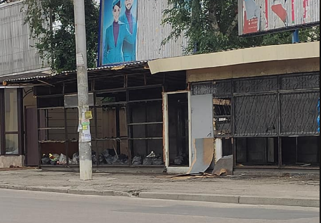 В Запорожье на вокзале демонтировали еще два МАФа (ФОТО)