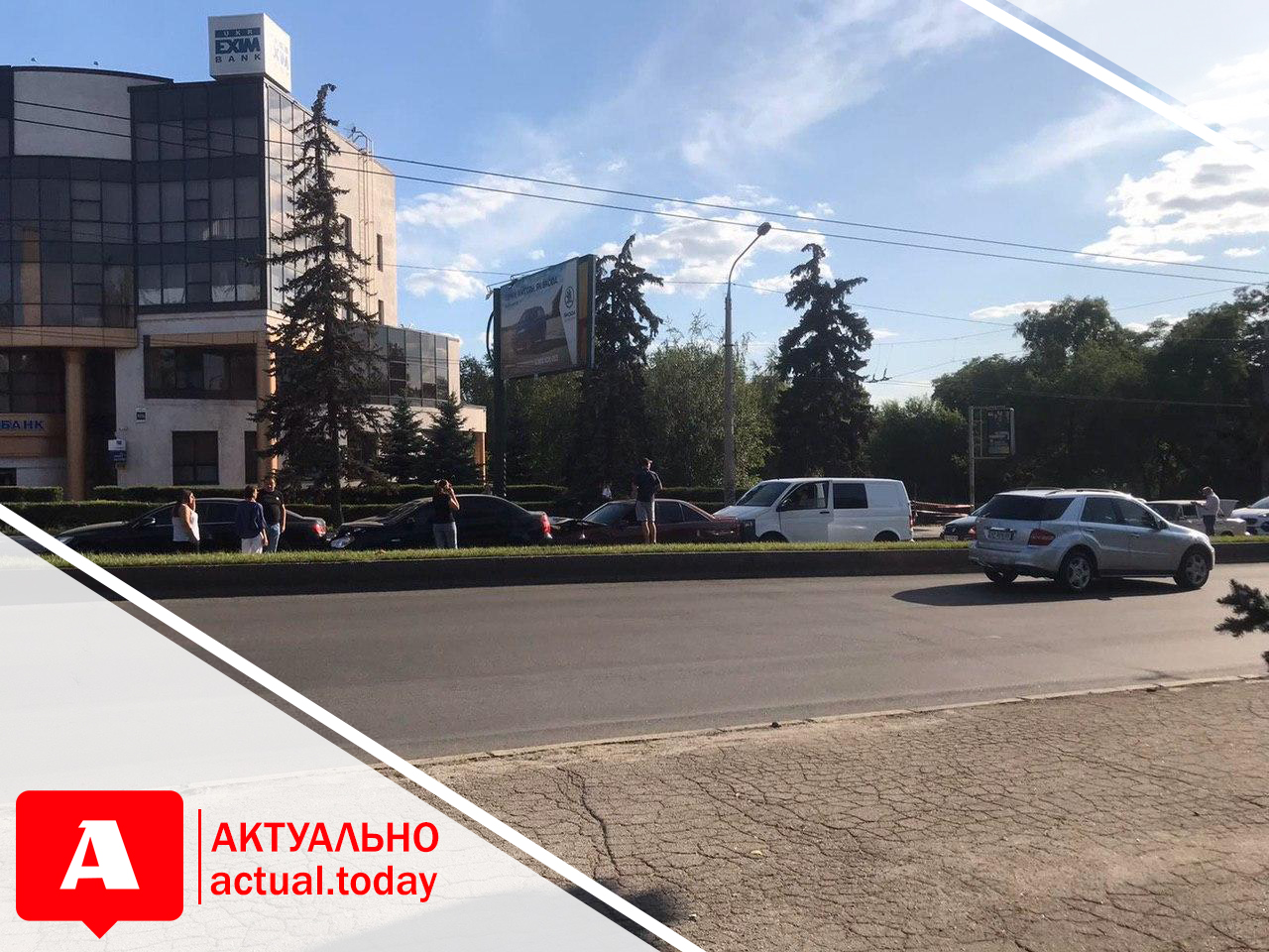 В центре Запорожья столкнулись 6 автомобилей (ФОТО, ВИДЕО)