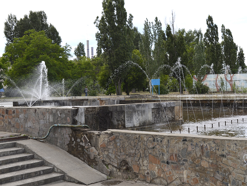 В Запорожской области с парапета на фонтане упал второклассник (ФОТО)