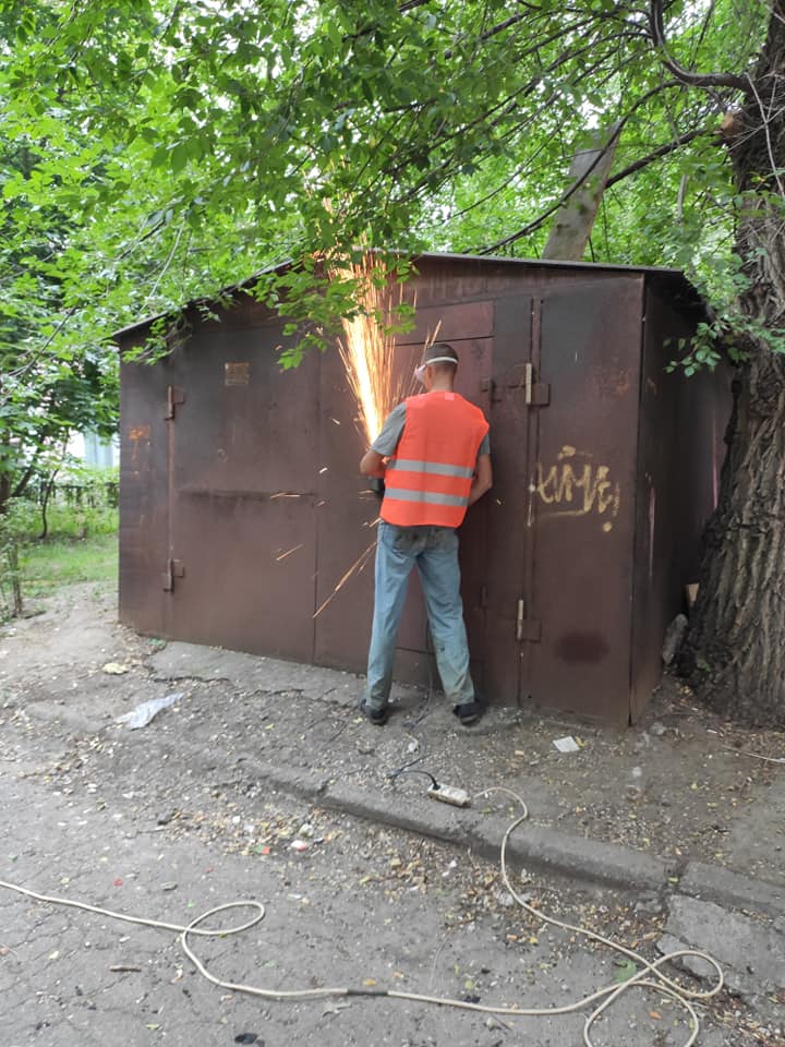 В центре Запорожья демонтировали незаконные гаражи (ФОТО)