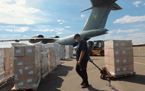 Украина отправила гуманитарную помощь в Бейрут (ФОТО)