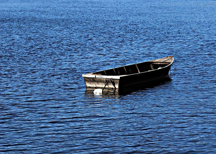 В Азовском море разыскивают рыбака