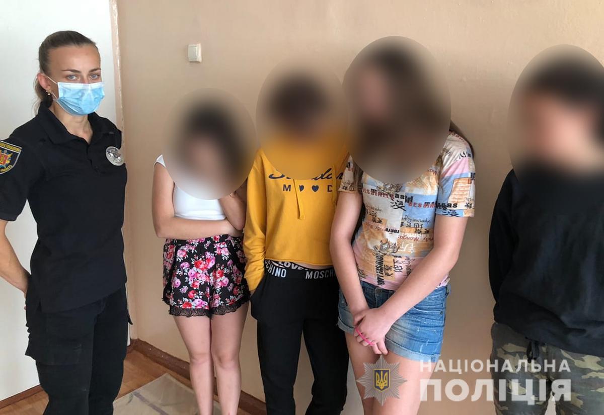 На запорожском курорте компания девочек-подростков сбежала из интерната (ФОТО)