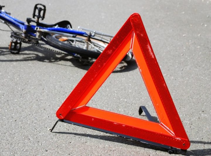 ОБНОВЛЕНО. В Запорожье легковушка сбила ребенка на велосипеде (ФОТО)