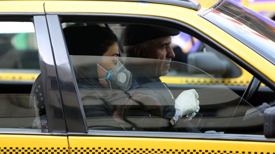 Авто с защитой: в Запорожье заработало такси, оборудованное перегородками между водителем и пассажирами (ФОТО)