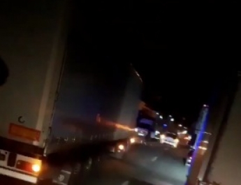 Появились фото с места происшествия. Полиция прокомментировала расстрел микроавтобуса возле Мелитополя (ВИДЕО)