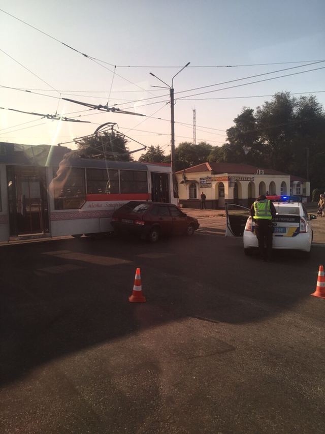 В Запорожье произошло два ДТП с участием трамваев (ФОТО, ВИДЕО)