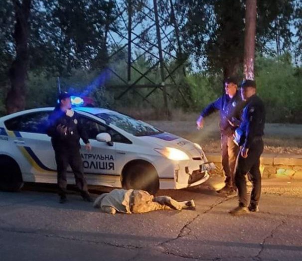 В Запорожье полицейские на служебном авто сбили мужчину с собакой (ВИДЕО, ФОТО)