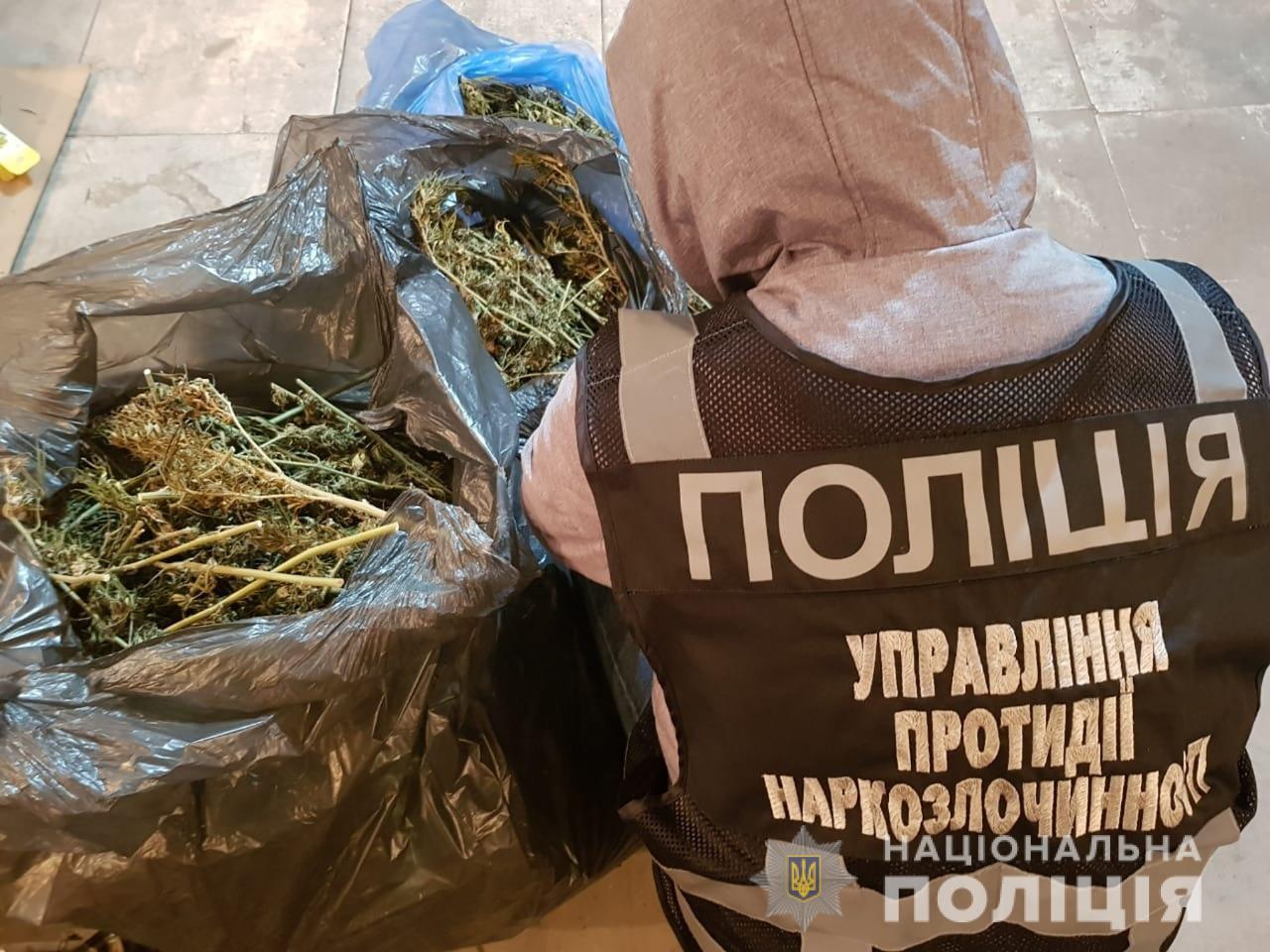 Запорожские полицейские перекрыли 5 каналов поставки наркотиков (ФОТО)
