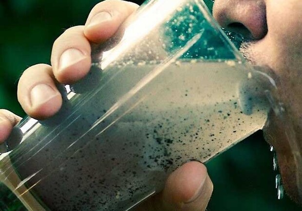 Неприятный запах воды из-под крана в Запорожье: специалисты рассказали результаты исследований
