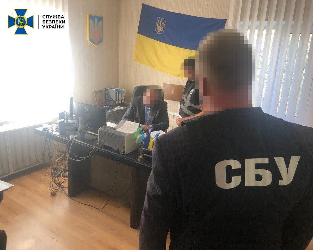“Убытки более чем на миллион”: руководителя таможенного поста “Бердянск” подозревают в злоупотреблениях