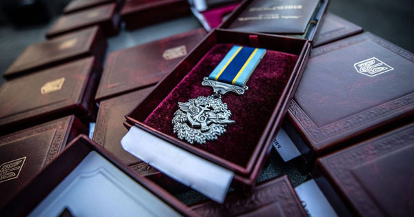 Президент наградил медалями курсантов, погибших в авиакатастрофе: среди них – двое из Запорожской области