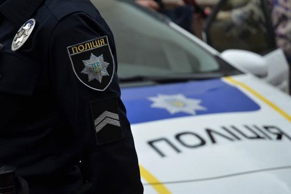 В Запорожье полицейскому сломали челюсть