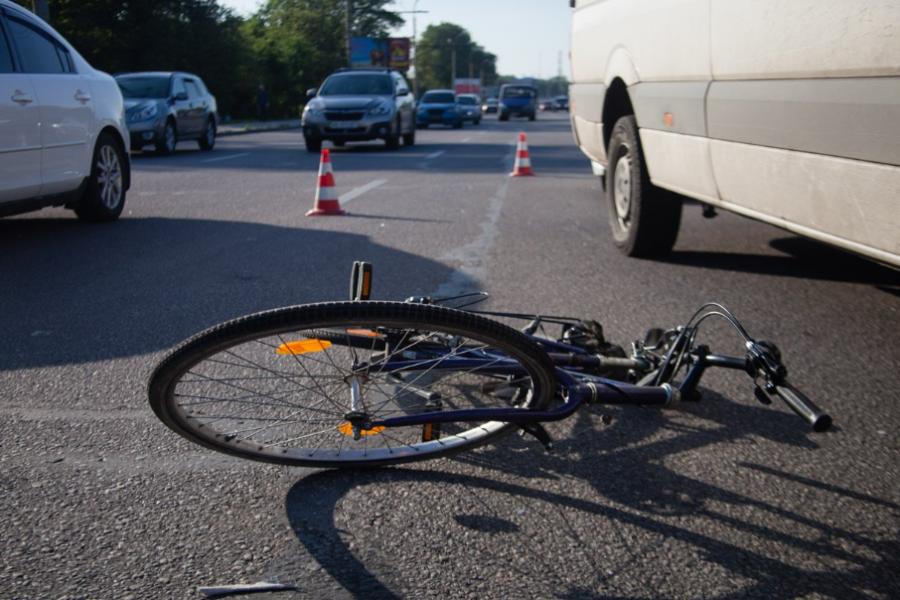 Пострадавший в реанимации: в Запорожской области авто сбило велосипедиста и скрылось с места ДТП (ФОТО)