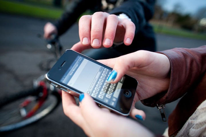 В Запорожье у женщины из рук выхватили мобильный телефон (ФОТО)