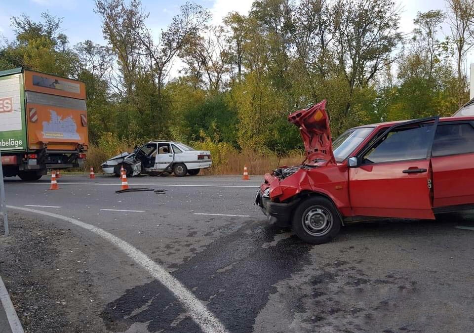 В ДТП на запорожской трассе погиб 26-летний водитель, трое пассажиров пострадали: разыскиваются очевидцы (ФОТО)