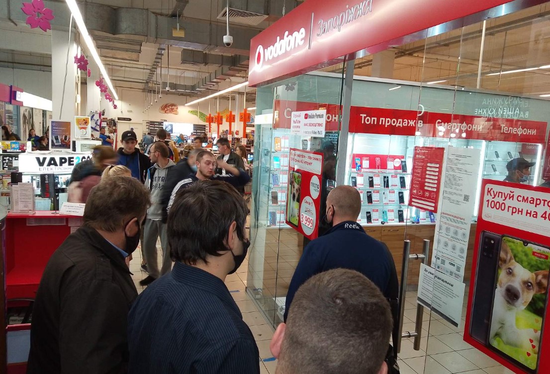 Нападение на продавца: стали известны подробности попытки ограбления магазина Vodafon в Запорожье