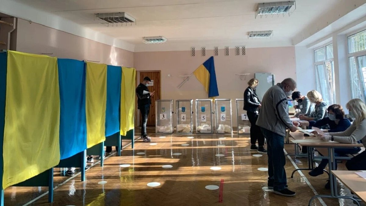 В Запорожской области члены ТИК без причины покинули участок во время выборов