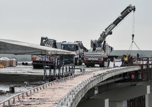 Как в Запорожье продвигаются работы по строительству мостовых переходов через р. Днепр (ФОТО)