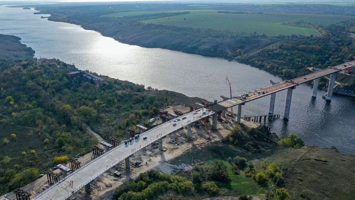 Строительство запорожских мостов продолжается: за работой можно следить онлайн (ФОТО)