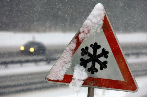 В Запорожье прогнозируют снег: места отстоя для водителей, попавших в неблагоприятные погодные условия (СПИСОК)