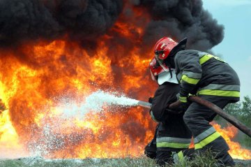 В Бердянске спасатели тушат масштабный пожар на полигоне ТБО и проверяют сообщение о заминировании мэрии (ФОТО, ВИДЕО)